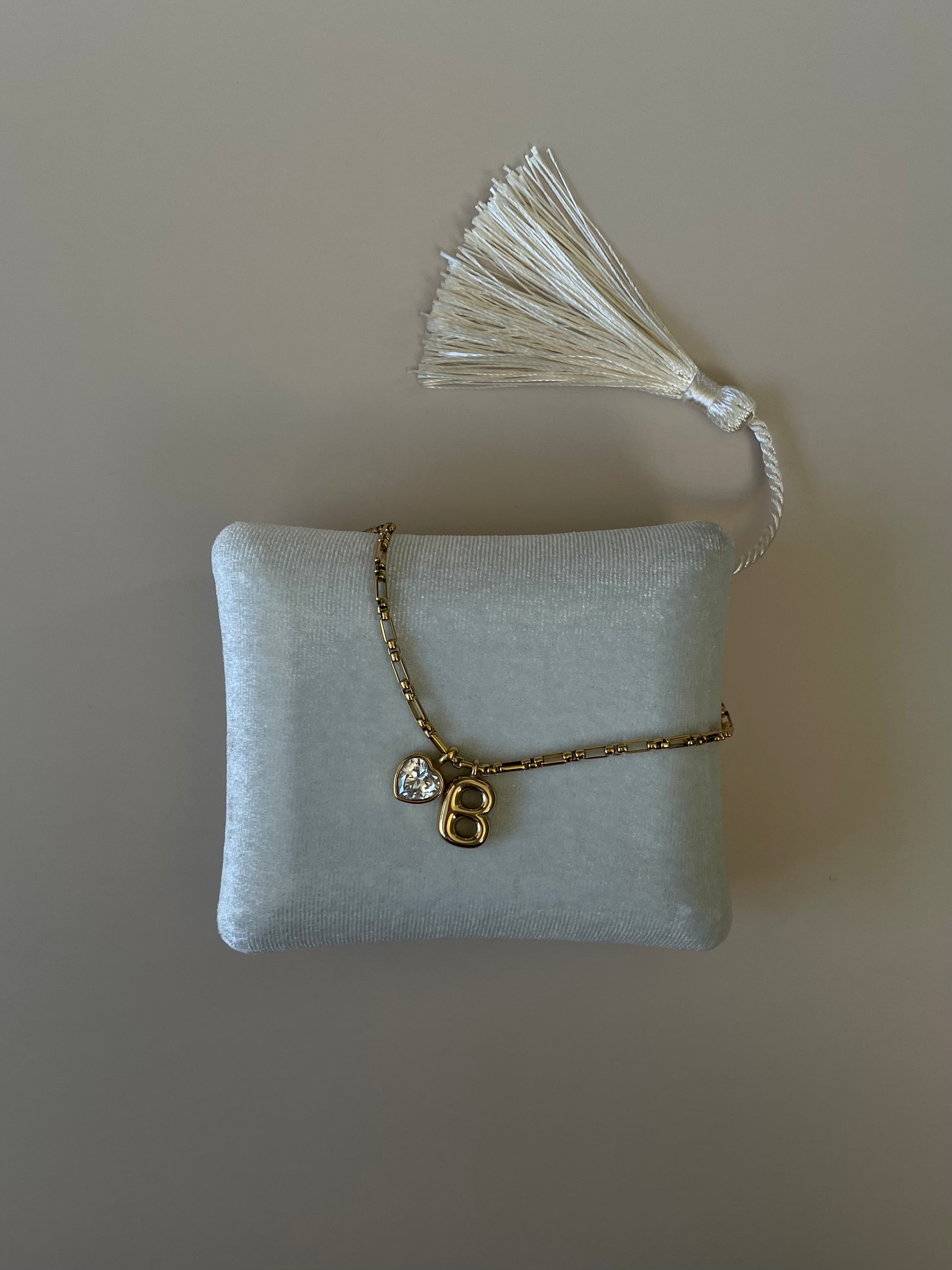 Amora Pendant
