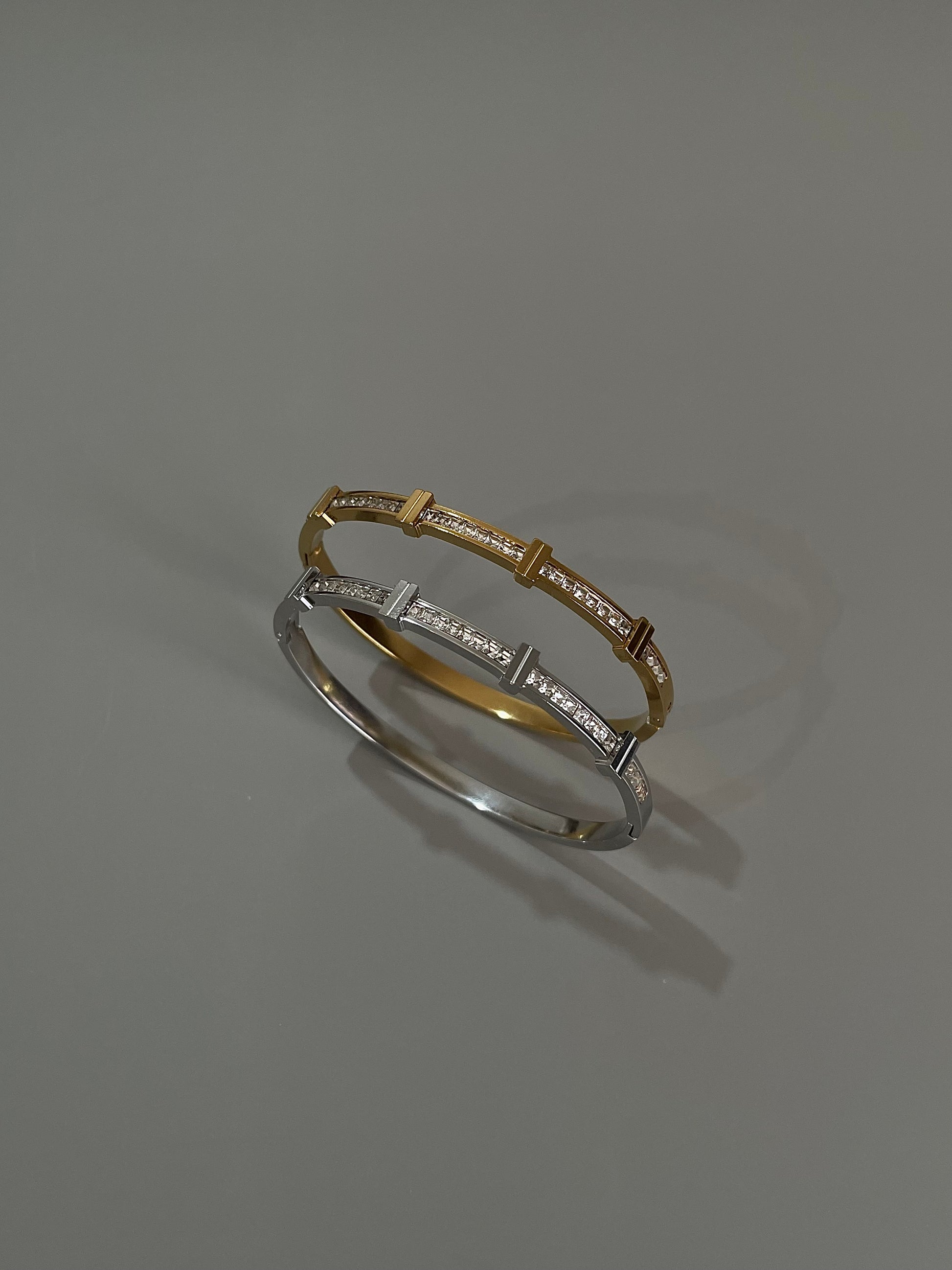 Celestia Bangle - Gold